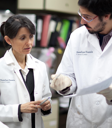 Dr. Ana Maria Cuervo engaging with researchers in state-of-the-art Laboratory. 